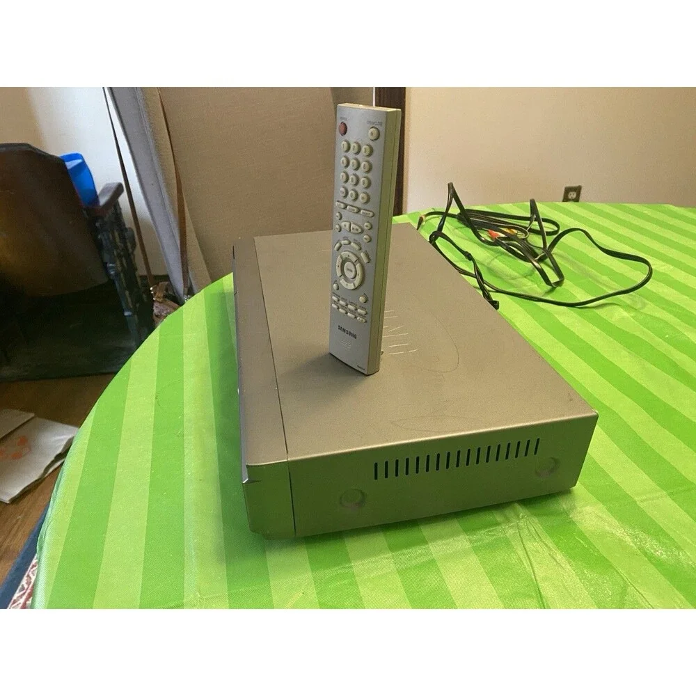 SAMSUNG DVD/CD/MP3 Player DVD-5222 TESTED With Remote